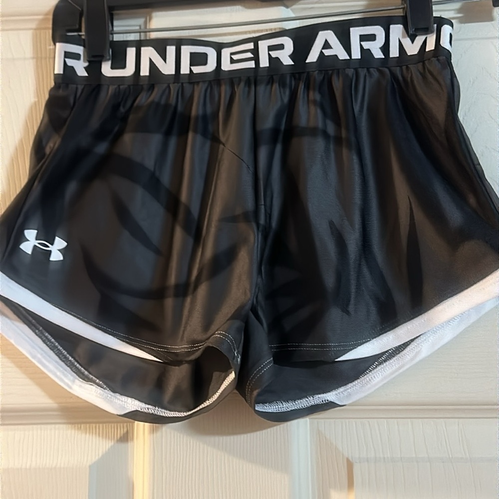 UNDER ARMOUR YOUTH LOOSE FIT PRINTED ATHLETIC SHORTS: EUC: SZ M